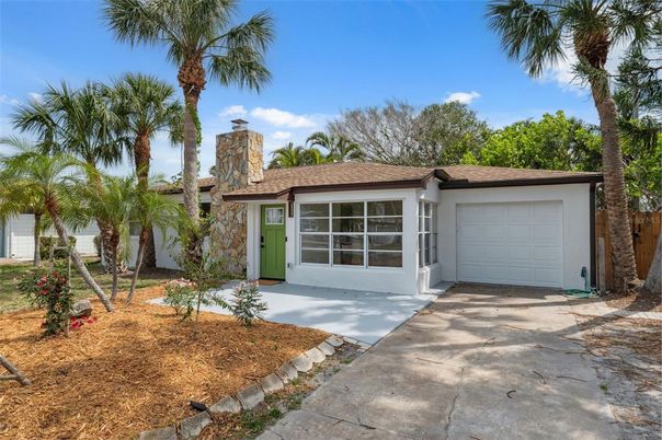Attached, Exterior, Facade, Ranch