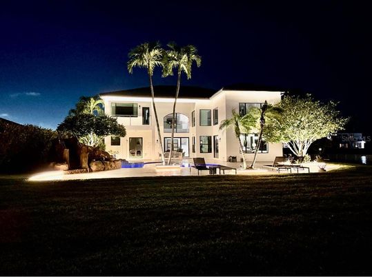 Backyard, Exterior, Facade, Modern