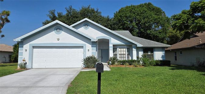Attached, Exterior, Facade, Ranch