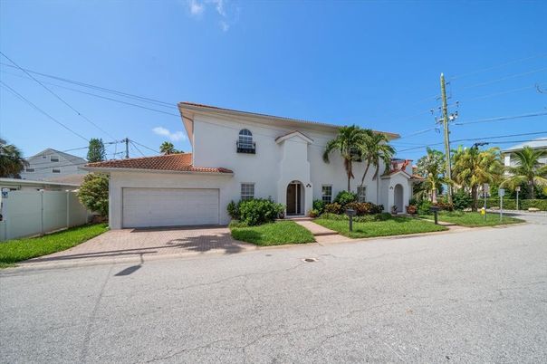 Attached, Exterior, Facade, Spanish Mediterranean