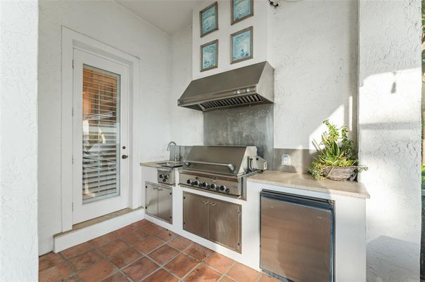 Exterior, Stainless Steel Appliances