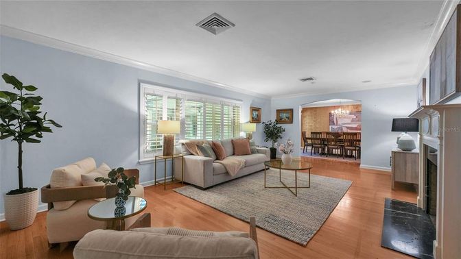 Chandelier, Dining room, Interior, Living room, Recessed Lighting, Wood Texture Flooring