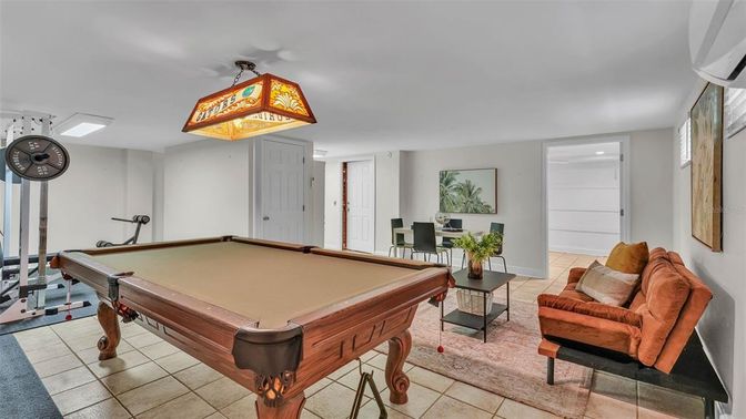 Billiard Table, Game Room, Interior