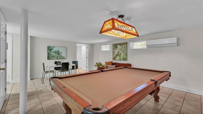 Billiard Table, Game Room, Interior