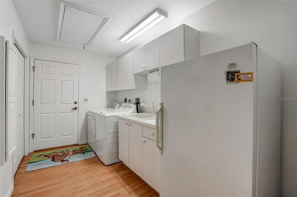 Interior, Washer, Wood Texture Flooring