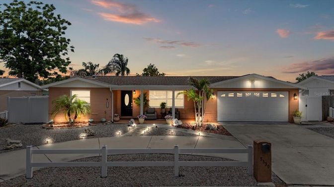 Attached, Exterior, Facade, Ranch