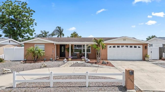 Attached, Exterior, Facade, Ranch