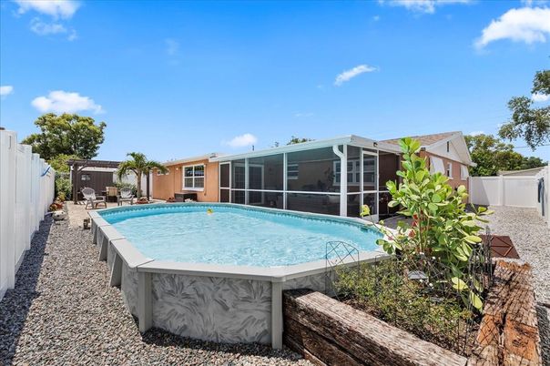 Exterior, Pool