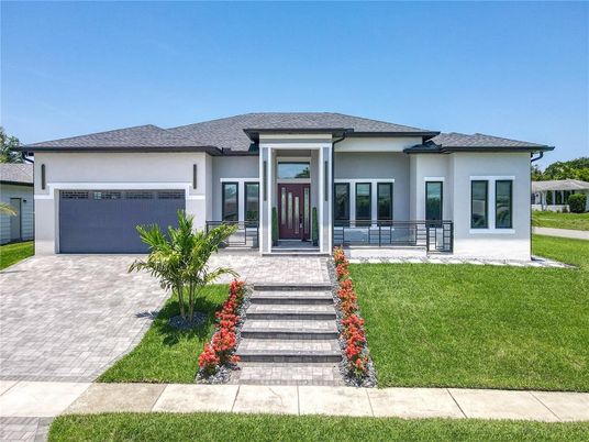 Attached, Exterior, Facade, Ranch