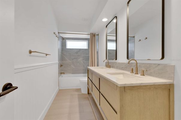 Bathroom, Dual Sink Vanities, Interior, Recessed Lighting