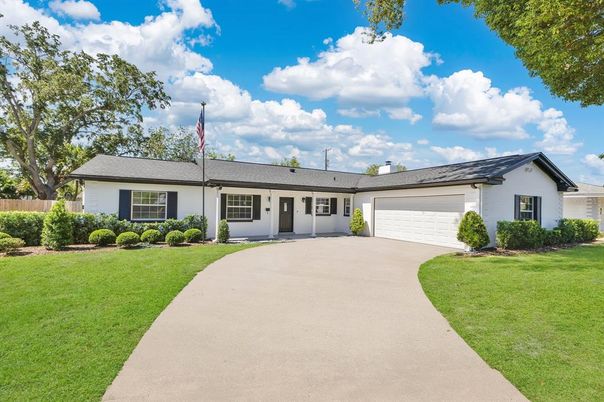 Attached, Exterior, Facade, Ranch