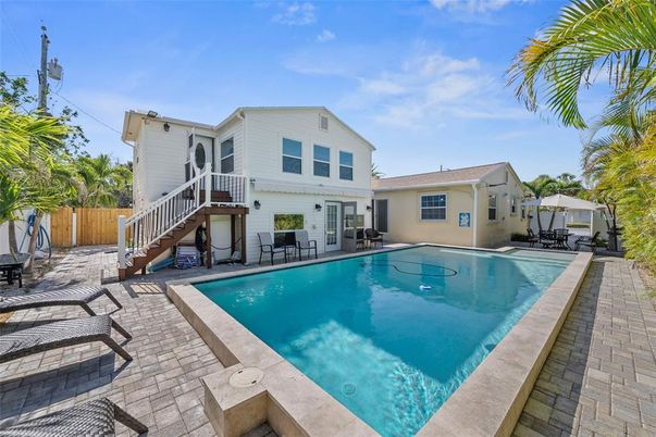 Exterior, Pool