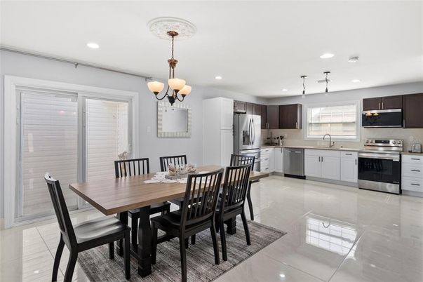 Dining room, Interior, Kitchen, Pendant Lights, Recessed Lighting, Stainless Steel Appliances
