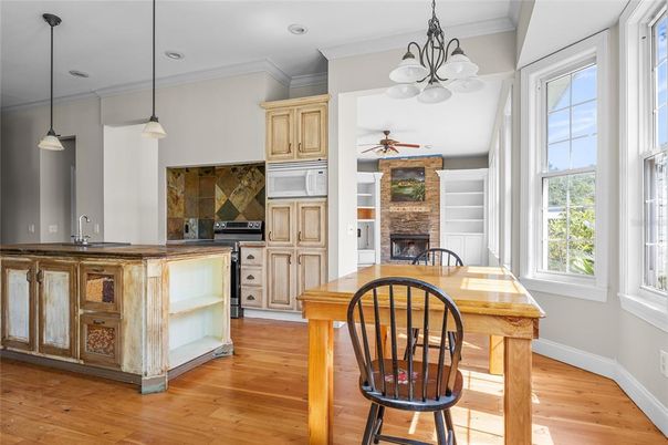Fireplace, Interior, Kitchen, Pendant Lights, Recessed Lighting, Wood Texture Flooring
