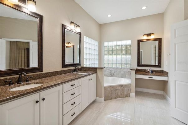 Bathroom, Dual Sink Vanities, Interior, Recessed Lighting