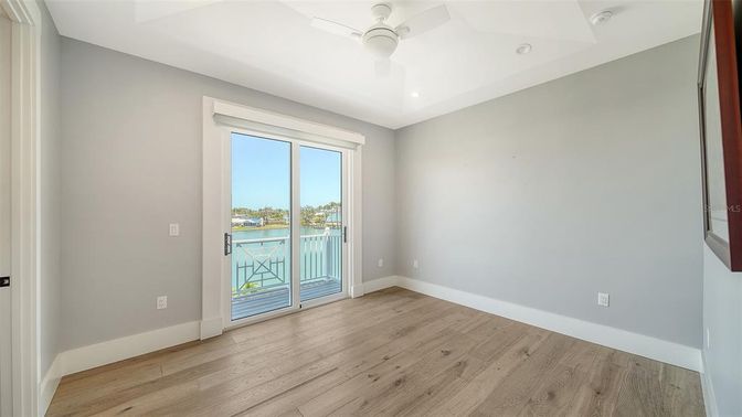 Empty room, Interior, Recessed Lighting, Water, Wood Texture Flooring