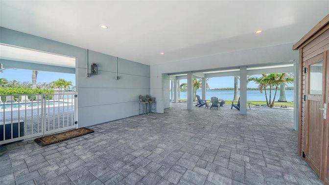 Exterior, Recessed Lighting, Water