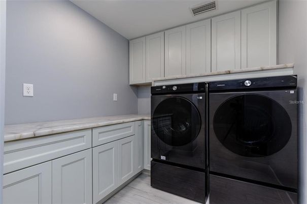 Interior, Washer, Wood Texture Flooring