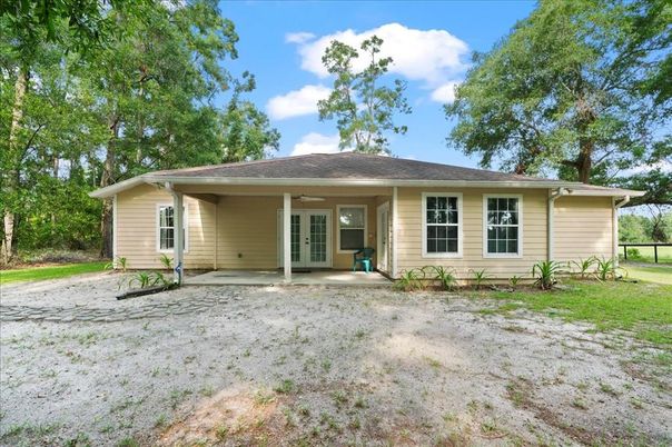 Backyard, Exterior, Facade, Ranch