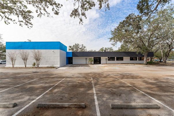 Backyard, Exterior, Facade, Ranch