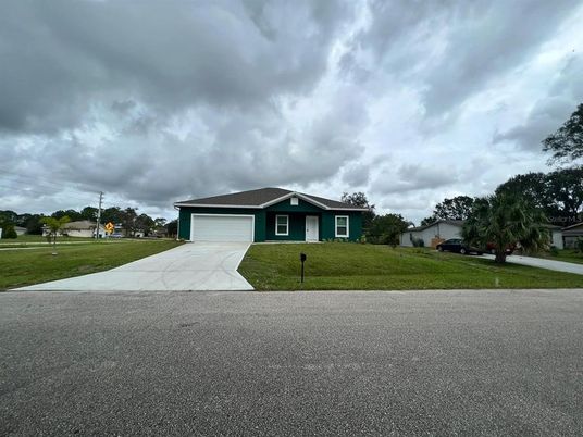 Attached, Exterior, Facade, Ranch
