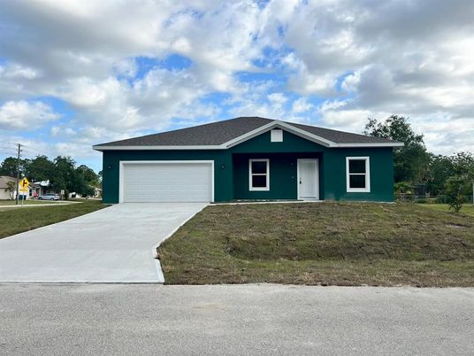 Attached, Exterior, Facade, Ranch