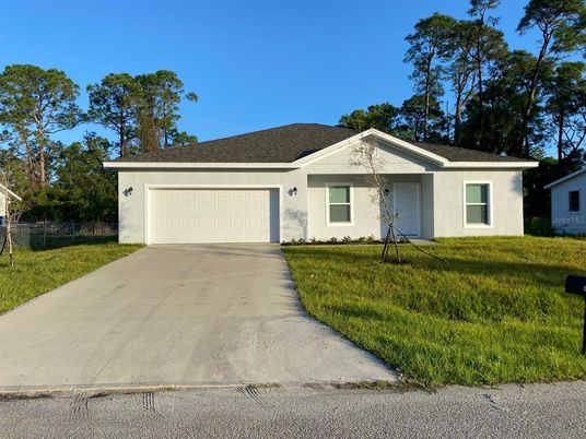 Attached, Exterior, Facade, Ranch