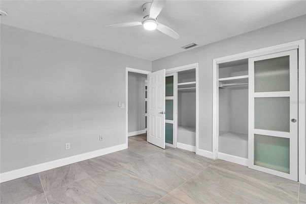 Empty room, Interior
