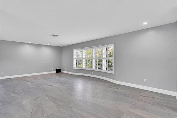 Empty room, Interior, Recessed Lighting