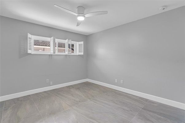 Empty room, Interior