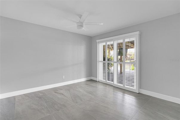 Empty room, Interior