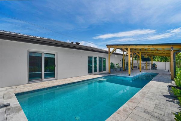 Exterior, Pool