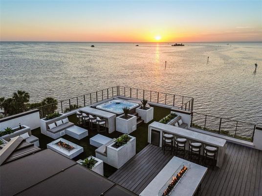Exterior, Pool, Water