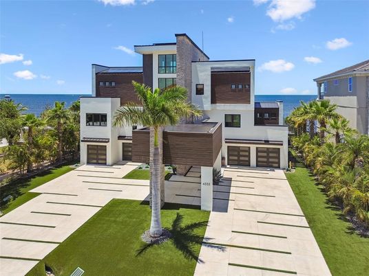 Attached, Exterior, Facade, Water, Modern