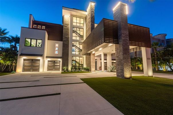 Attached, Backyard, Exterior, Facade, Modern