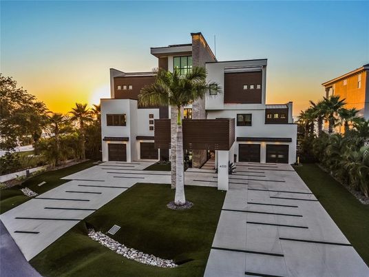 Attached, Exterior, Facade, Modern
