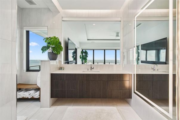 Bathroom, Dual Sink Vanities, Interior, Recessed Lighting, Water