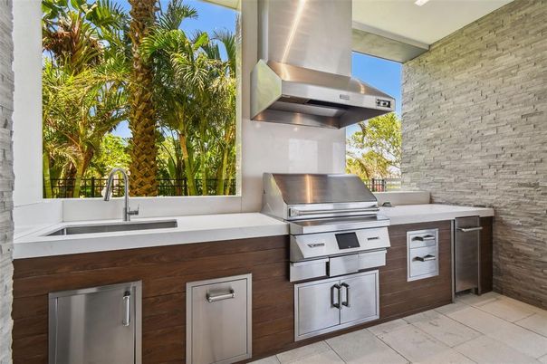 Exterior, Stainless Steel Appliances
