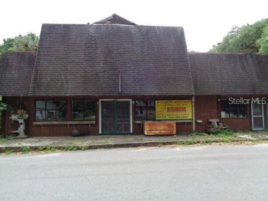 Exterior, Facade, Brick Facade, Cape Cod