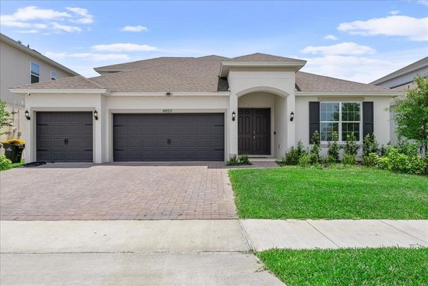 Attached, Exterior, Facade, Ranch
