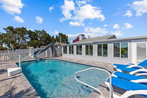 Exterior, Pool