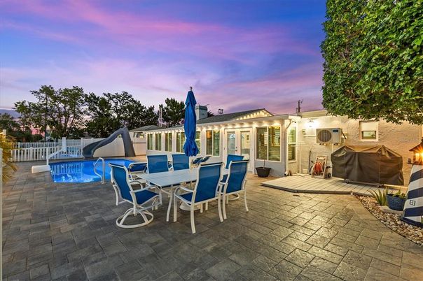 Exterior, Playground, Pool