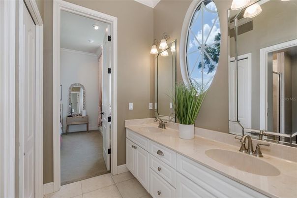 Bathroom, Dual Sink Vanities, Interior, Recessed Lighting