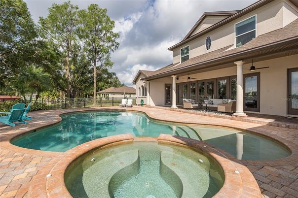 Exterior, Pool