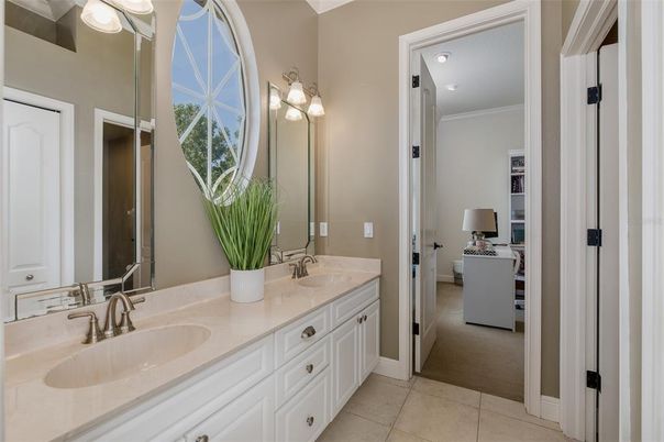Bathroom, Dual Sink Vanities, Interior, Recessed Lighting