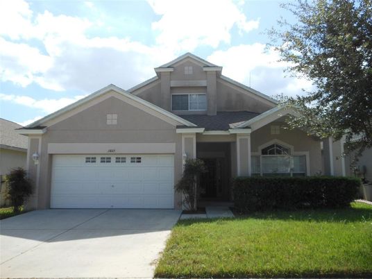 Attached, Exterior, Facade, American Craftsman
