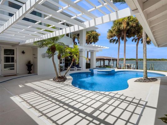 Exterior, Pool, Water