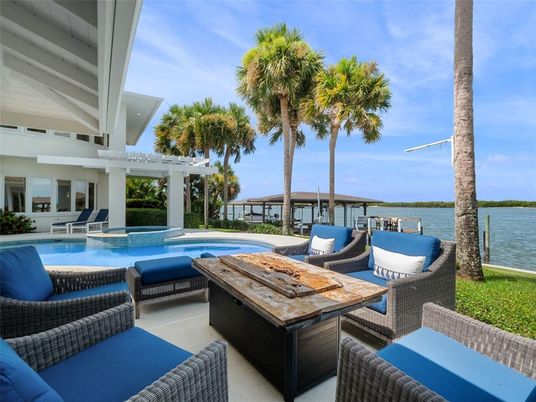 Exterior, Pool, Water