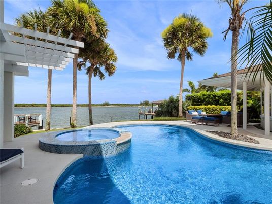 Exterior, Pool, Water