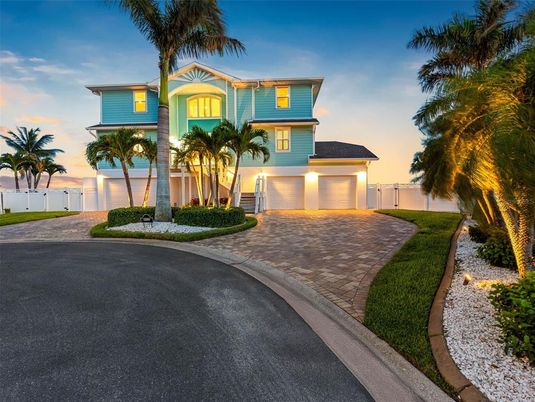 Attached, Exterior, Facade, Mediterranean